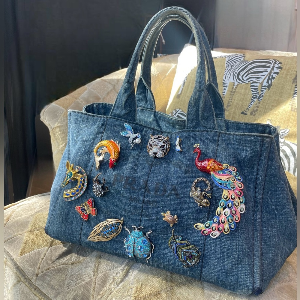 Prada Denim Canapa pre-owned tote embellished w/13 exotic animal brooches, L - Picture 3 of 16